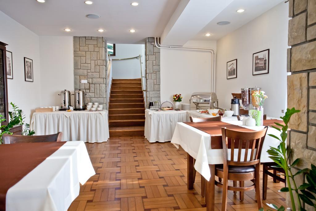 Urocza Art Bed & Breakfast